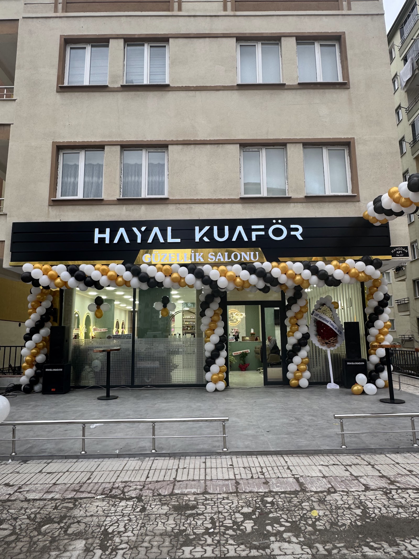 HAYAL KUAFÖR VE GÜZELLİK SALONU