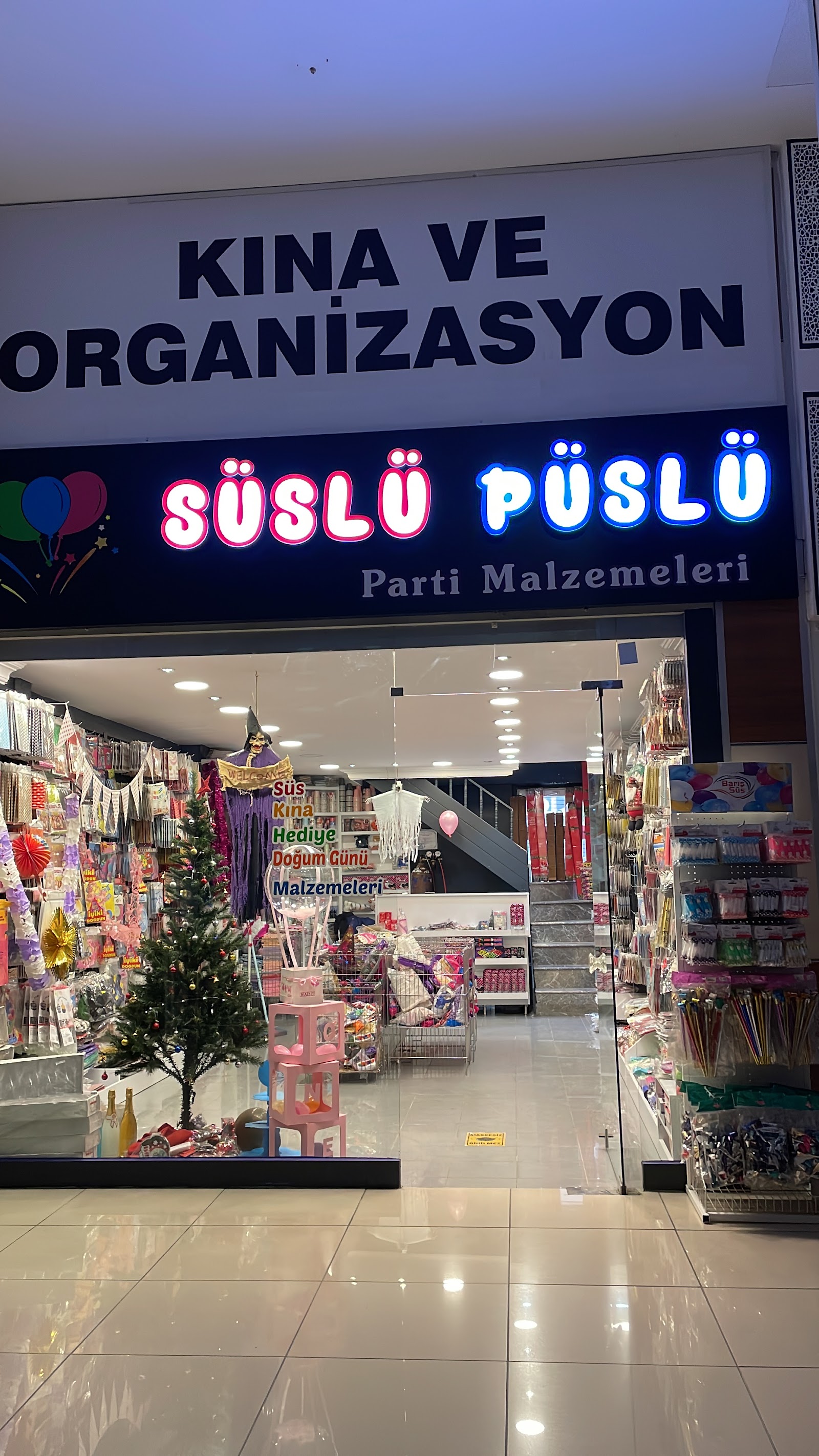 Süslü püslü parti malzemeleri